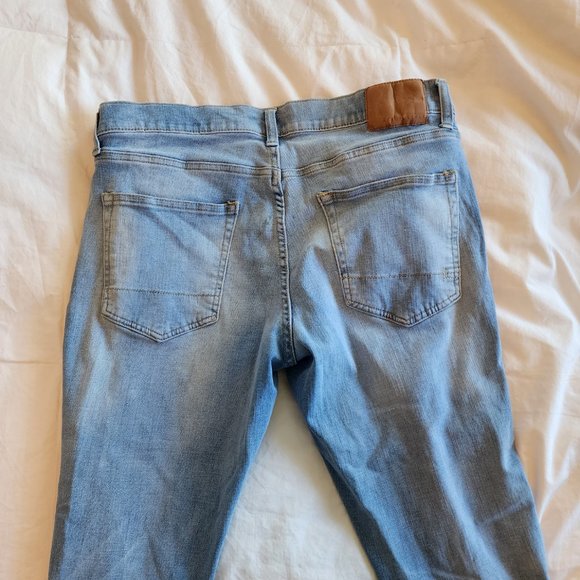 Aeropostale Light Blue Stretch 33/34 Lightly Worn Ripped/Distressed Jeans - Picture 3 of 4